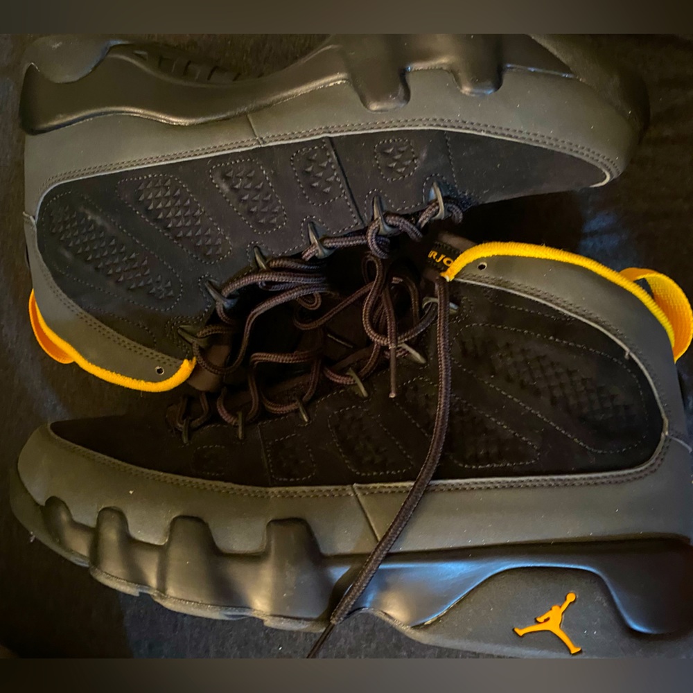 Air Jordan 9 University Gold mens 9.5
